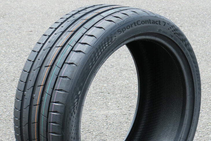 サーキットユースにも対応する高いドライグリップ力やコントロール性に加え、ウエットグリップ性能や耐摩耗性も追求した「スポーツコンタクト7」。コンチネンタルのスポーツタイヤのフラッグシップである。