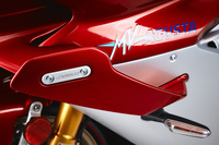 MVアグスタが500台限定の特別モデル「スーパーベローチェ1000セリエオロ」を発表の画像