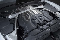 2基のターボで過給される4リッターV8エンジン。最高出力は550PSで、770N・mもの最大トルクは2000rpmで発生する。