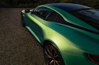 アストンマーティンが新型車「DB12」を発表 次世代スポーツカーの第1弾モデルの画像