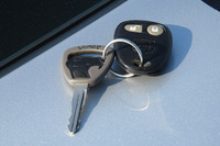 今回のトラブルの元凶である「バイパー」のリモコンキー。