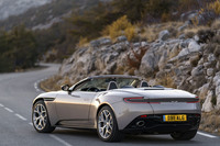 ボディーサイズは4750×1950×1300mm。車重は従来の「DB9ヴォランテ」と比べて26kg軽量化されている。