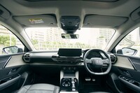 12インチの大型スクリーンが目を引くダッシュボード。柳沢さんたちの仕事は色と素材によってシトロエンの上質さをどう表現するかだった。