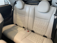 従来の「500」と同様、リアシートは大人の近距離用、もしくはチャイルド用と考えてよい。ただし、ビジュアル的にはオケージョナルシートに甘んじていない。