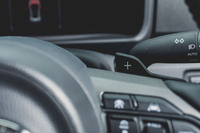 もちろんシフトパドルによる変速も可能。変速の速度は世界トップレベルを豪語する。