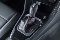 トランスミッションは7段のデュアルクラッチ式ATを採用する。