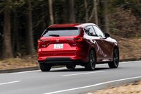 かねて「CX-60」の美点だった燃費性能については、改良モデルでも健在。「XDハイブリッド」のカタログ燃費は20.9~21.4km/リッターとアナウンスされている(WLTCモード)。