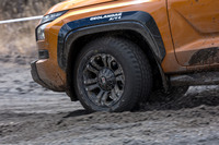 降雨によりやや路面状況が悪化していたアサマレースウェイだが、この程度の状態であれば、「ジオランダーA/T4」が足を取られることはなかった。トライアル競技に参加するのでもないのなら、悪路走破性はこれで十分だろう。