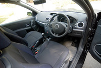 日本でラインナップされる「ルーテシア」は、トランスミッション形式やドア数に関わらず、すべて1.6リッターの右ハンドル仕様だ。