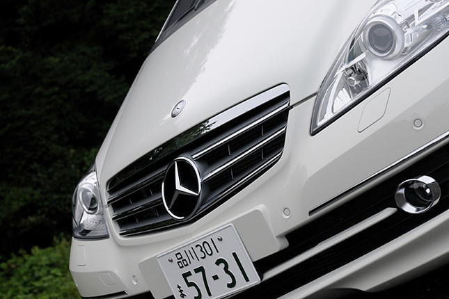 【スペック】全長×全幅×全高=3885×1765×1595mm/ホイールベース=2570mm/車重=1310kg/駆動方式=FF/1.7リッター直4SOHC 8バルブ(116ps/5500rpm、15.8kgm/3500-4000rpm)/価格=305.0万円(テスト車=355.4万円/パッケージオプションII=16.8万円/ラグジュアリーパッケージ=33.6万円)