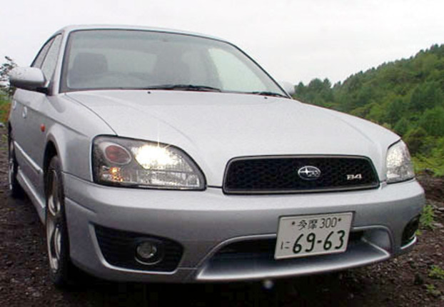 【スペック】B4 RS25:全長×全幅×全高=4605×1695×1410mm/ホイールベース=2650mm/車重=1440kg/駆動方式=4WD/2.5リッター水平対向4DOHC16バルブ(170ps/6000rpm、24.3kgm/2800rpm)/車両本体価格=259.8万円(テスト車=272.3万円/スポーティパック+サンルーフ)