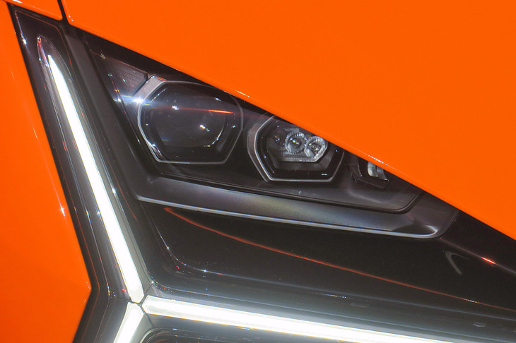 ランボルギーニ・レヴエルト(ヘッドランプ)