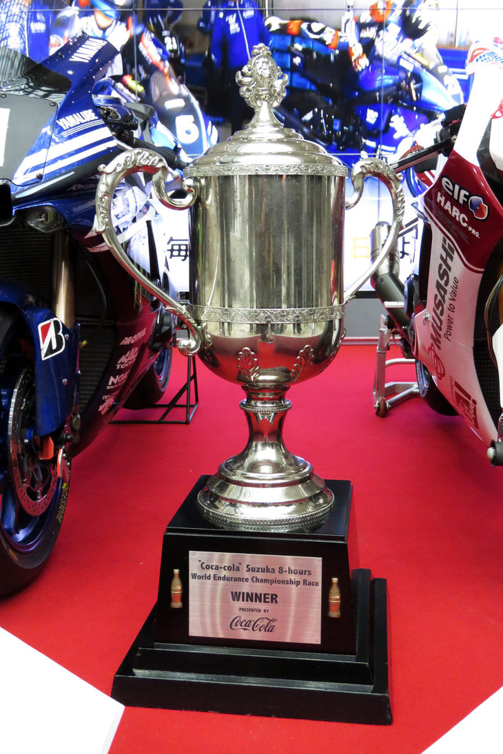 鈴鹿8時間耐久ロードレースのトロフィー。