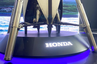 実際にロケット噴射したノズルがこんなに近くで見られるとは。感動である。