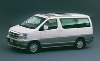 1997年に「最高級新世代1BOX」とうたって登場した「日産エルグランド」。サイズ、装備、性能などを総合して、キャッチフレーズのとおり、国産Lクラスミニバンのスタンダードを確立したモデルといえる。