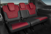 3列目シートはご覧のサイズで、これならミニバンのようにも使えるはずだ。