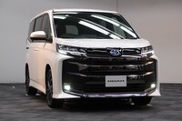 新型「ノア」では、メッキグリルやエアロパーツでドレスアップしたグレードもラインナップ。外観(主に顔)に対する、ユーザーの多様なニーズに応える。