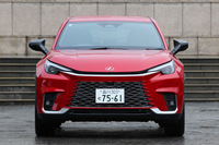 ボディーサイズは全長×全幅×全高=4190×1825×1545mm。ショート&ワイドな、いかにも「走りまっせ!」といったディメンションだ。