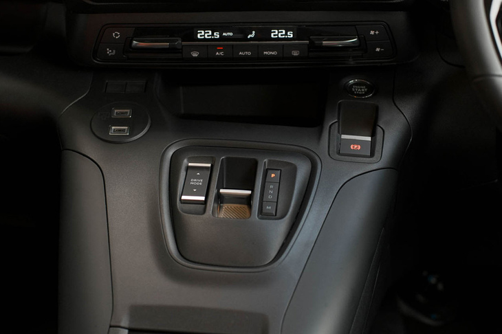 シトロエン・ベルランゴ ロングMAX BlueHDi(センターコンソール)