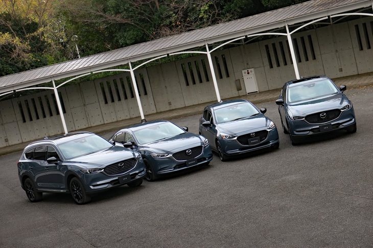 マツダの特別仕様車「ブラックトーンエディション」。左から「CX-8」「マツダ6」「マツダ2」「CX-5」。