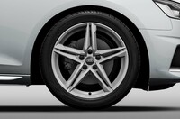 「A4/A4アバント マイスターシュトュック」に装着される「5ツインスポークスターデザイン18インチホイール」。