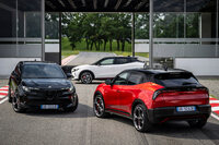 2024年4月に発表された「アルファ・ロメオ・ジュニア」。当初は「ミラノ」という車名だったが、発表からわずか5日後にジュニアに改名された。