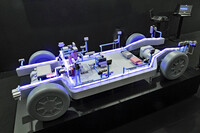 クルマの頭脳と神経であるE&E(Electrical&Electronic)アーキテクチャー。「ホンダ0シリーズ」にはAD/ADAS用、ダイナミクス/車体電装/エネルギーマネジメント用、デジタルUX用の3つの統合ECUが搭載されるが、将来的には、これらもひとつのECUにまとめたいとしている。