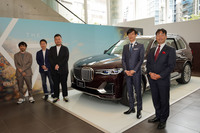 写真右からBMWジャパンの御舘康成氏と遠藤克之輔氏、加納幸の加納大督氏と赤路博之氏、楽芸工房の村田鉱平氏。