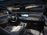 シートがメリノレザーとカシミアで仕立てられた「740iエクセレンス THE FIRST EDITION」のインテリア。