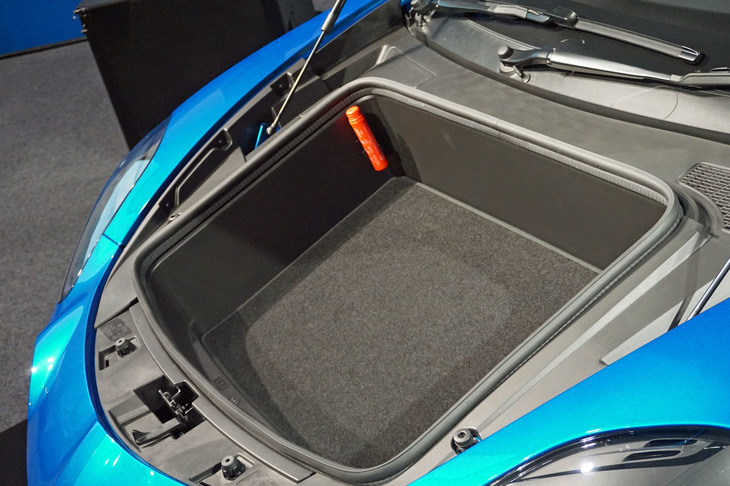 アルピーヌA110ピュア(フロントラゲッジスペース)