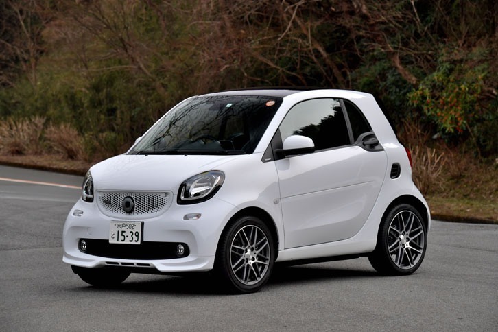 スマートBRABUSフォーツー エクスクルーシブ リミテッド
	ボディーサイズ:全長×全幅×全高=2785×1665×1545mm/ホイールベース:1875mm/車重:980kg/駆動方式:RR/エンジン:0.9リッター直3 DOHC 12バルブ ターボ/トランスミッション:6段AT/最高出力:109ps(80kW)/5750rpm/最大トルク:170Nm(17.3kgm)/2000rpm/タイヤ:(前)185/50R16 (後)205/40R17/価格:297万円