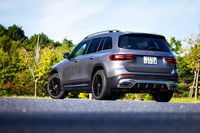 「GLB」で有償オプションだった「AMGレザーエクスクルーシブパッケージ」や「AMGラインパッケージ」に含まれる多くのアイテムを標準装備化した「GLBアーバンスターズ」。充実した装備と、上質な内外装を特徴とするお得なモデルと紹介できる。