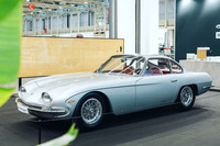 ランボルギーニの歴史部門のブースで。シャシーナンバー2の1964年「350GT」。(photo:Lamborghini)