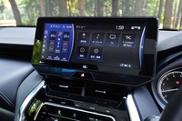 センターモニターの画面サイズは12.3インチ。カーナビやオーディオのほか、空調の操作も行える。