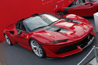 2016年にフェラーリの日本上陸50周年を記念して、日本限定モデルとして10台のみが販売された「J50」。