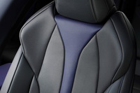 「レクサスUX」の特別仕様車“Fスポーツ スタイルブルー”発売の画像