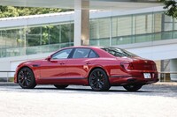 「ベントレー・フライングスパー スピード」のデビューは2022年9月。ベントレー史上最もパワフルでドライバーにフォーカスしたフライングスパーとされている。