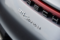 【ポルシェ911カレラのスペック】
ボディーサイズ:全長×全幅×全高=4519×1852×1300mm/ホイールベース:2450mm/車重:1515kg(DIN)/駆動方式:RR/エンジン:3リッター水平対向6 DOHC 24バルブ ターボ/トランスミッション:8段AT/最高出力:385PS(283kW)/6500rpm/最大トルク:450N・m(45.9kgf・m)/1950-5000rpm/タイヤ:(前)245/35ZR20 95Y/(後)305/30ZR21 104Y(グッドイヤー・イーグルF1アシンメトリック3)/燃費:9.0リッター/100km(約11.1km/リッター、欧州複合サイクル)/価格:1359万7222円
【取材時の燃費データ】
テスト距離:263.4km(市街地1:高速道路7:山岳路2)/使用燃料:41.2リッター(ハイオクガソリン)/参考燃費:6.4km/リッター(満タン法)/6.4km/リッター(車載燃費計計測値)