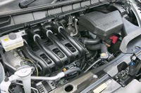 最高出力150ps、最大トルク200Nmのエンジンスペックはノーマルの「セレナ」と同じだが、「リニアなレスポンス」と「心地よい加速Gの持続」を重視して、コンピューターに専用チューニングが施されている。
