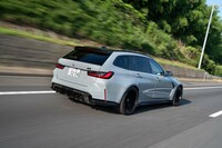 4WDシステムは通常モードのほか、トルク配分を後輪寄りにする「4WDスポーツ」と完全な後輪駆動になる「2WD」が選べる。2WDに設定するにはトラクションコントロールオフを求められる。