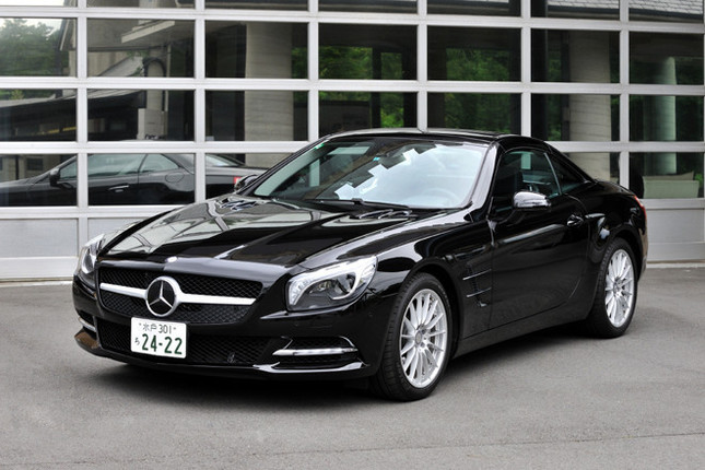 【スペック】SL550ブルーエフィシェンシー:全長×全幅×全高=4615×1875×1315mm/ホイールベース=2585mm/車重=1860kg/駆動方式=FR/4.7リッターV8DOHC32バルブツインターボ(435ps/5250rpm、71.4kgm/1800-3500rpm)/価格=1560万円(テスト車=1590万円/マジックスカイコントロールパノラミックルーフ=30万円)