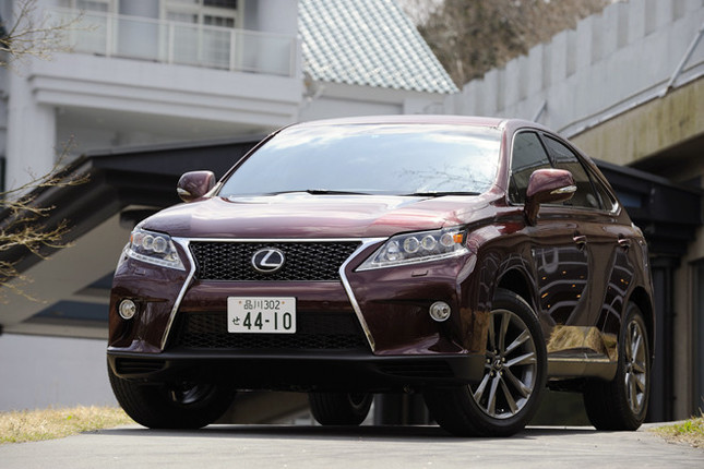 【スペック】RX350“Fスポーツ”:全長×全幅×全高=4770×1885×1690mm/ホイールベース=2740mm/車重=1970kg/駆動方式=4WD/3.5リッターV6DOHC24バルブ(280ps/6200rpm、35.5kgm/4700rpm)/価格=560万円(テスト車=609万2450円/プリクラッシュセーフティシステム+レーダークルーズコントロール=14万7000円/クリアランスソナー=4万2000円/“マークレビンソン”プレミアムサラウンドサウンドシステム=21万9450円/ヘッドアップディスプレイ=8万4000円)