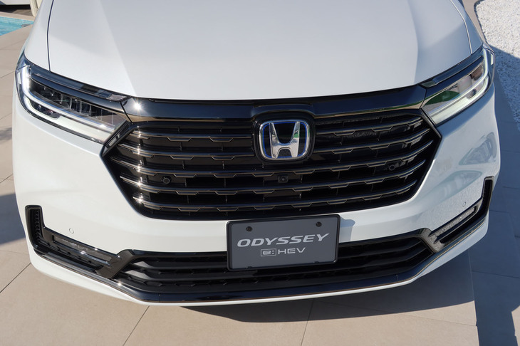 ホンダ・オデッセイe:HEVアブソルート・EXブラックエディション(フロントまわり)