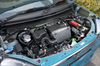 パワーユニットは2種類あり、上級グレードにはマイルドハイブリッド機構が組み合わされた最新式のR06D型エンジンが搭載される。下位2グレードのユニットは、従来型と同じR06A型エンジンだ。