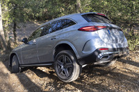 オフロードでも意外なほどのトラクション能力の高さを誇る「GLC」。ただの都市型SUVではないところも人気の秘密だ。