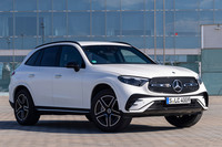 現行型「GLC」。既存のメルセデス・ベンツの各モデルは、かなり横長のフロントグリルを採用している。
