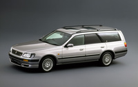 1996年「日産ステージア」。WC34という型式が示すように「ローレル(C34)/スカイライン(R33)」と基本設計を共有。トップグレードは2.5リッター直6 DOHCターボの4WD仕様だったが、後にR33「スカイラインGT-R」のパワートレインを移植した特別仕様車の「オーテックバージョン260RS」も加えられた。