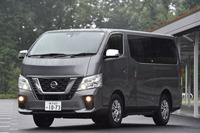 マイナーチェンジを受けた「日産NV350キャラバン」。より押し出しの強いマスクを手に入れた。