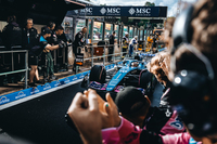 この週末、コースの外で注目を集めたのがアルピーヌだ。予選直前になって、チーム代表のオットマー・サフナウアーと、スポーティングディレクターを務めていたアラン・バーメインがベルギーGP後にチームを離脱することを発表。さらにチーフ・テクニカル・オフィサーだったパット・フライがウィリアムズに移籍することも明らかになった。アルピーヌのCEOがローラン・ロッシからフィリップ・クリーフに変わることも決まっており、ルノーのスポーツモデルを手がける子会社はリストラクチャリング真っ最中。今季の戦績も、アストンマーティンやマクラーレンに大きく水を開けられランキング6位と低迷している。ベルギーGPでは、スプリントでピエール・ガスリー(写真)が値千金の3位入賞で6点を獲得。レースではエステバン・オコンが8位入賞を果たし、暗い話題の多いチームを鼓舞した。(Photo=Alpine F1)