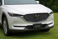 フロントまわりでは、前方視界を改善するためにボンネットの形状を工夫。前方の障害物や停止線などの道路標識が見やすくなっているという。